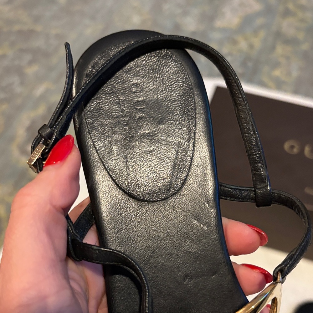 Gucci Black Sandals with Gold Emblem - Picture 4 of 9